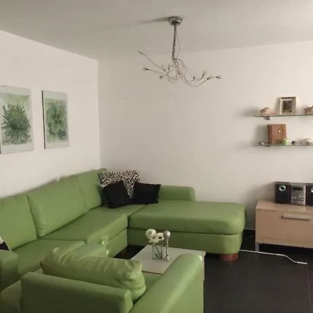 Apartman Karla דירה מאקרסקה